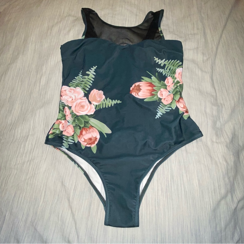 Floral one piece Swimwear size Large